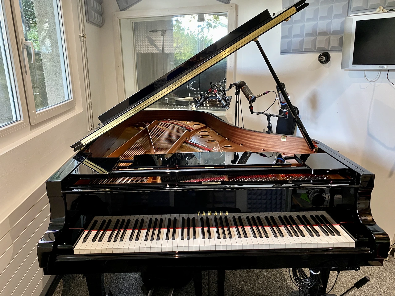 Piano à queue Yamaha dans la salle de prise de son